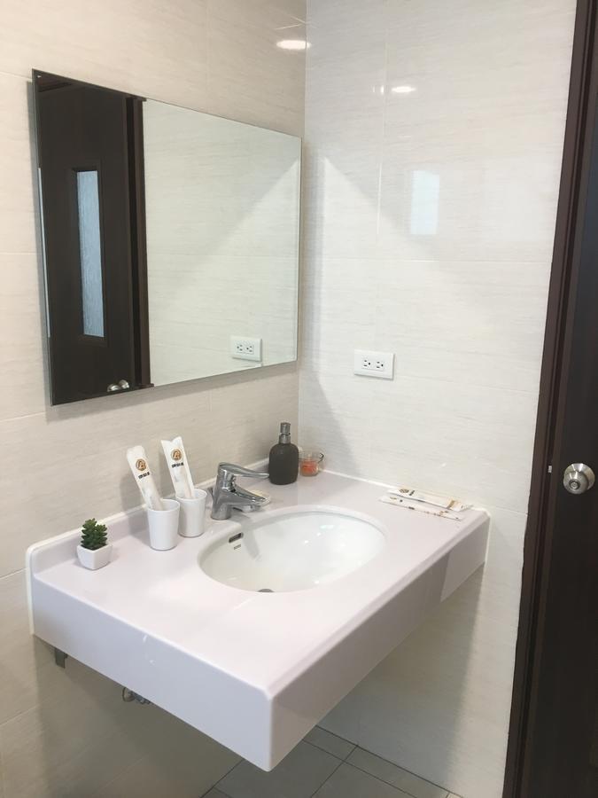 Taichung Hsr Homestay Экстерьер фото